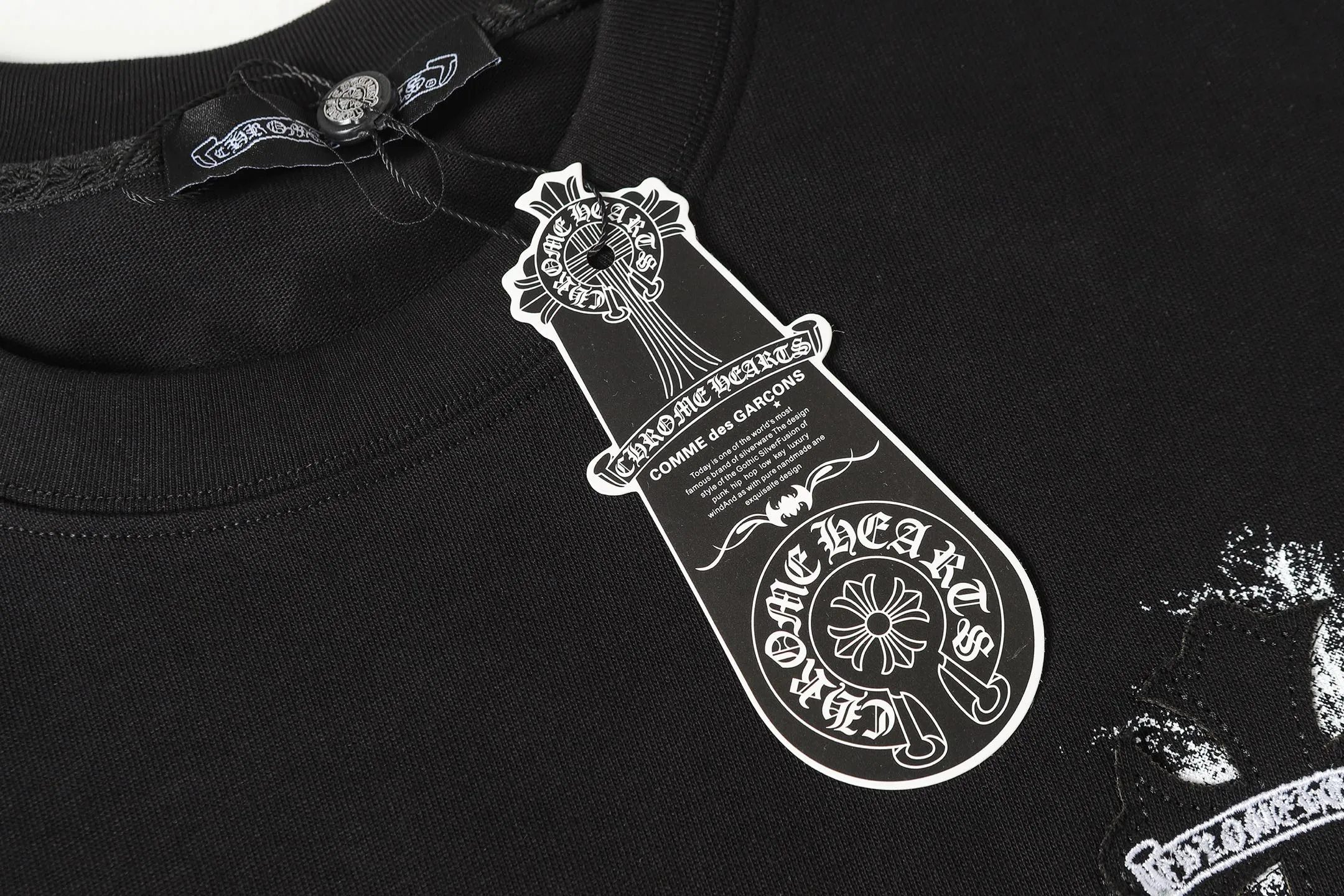 P150 💰 Actual pictures [High-end quality] Code: 8915# Color: Black White Size: S to XXL 2026ss Internet celebrity cross 🔥New Chrome Hearts 320g customized fabric Chrome heart round neck short sleeves 🔥Cross burnt appliqué embroidered men and women loose version